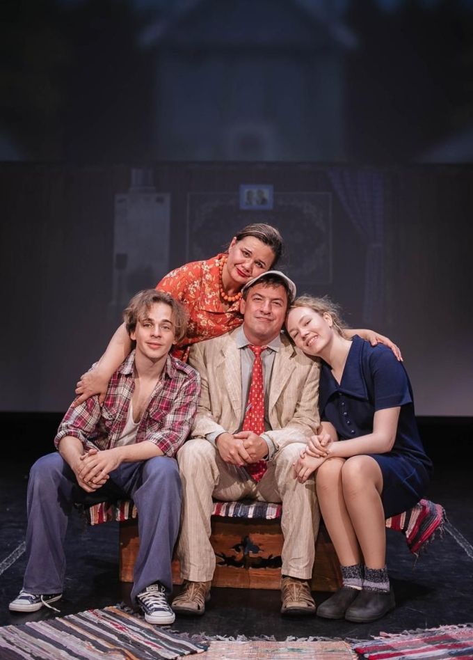 Спектакль «Любовь и голуби»