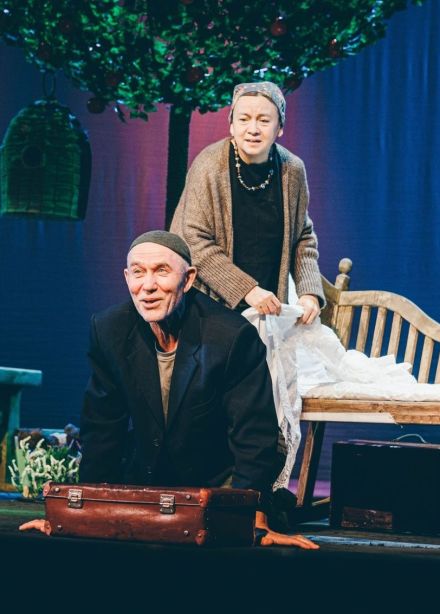 Спектакль «Сөясеңме, сөймисеңме? / Любишь, не любишь?»